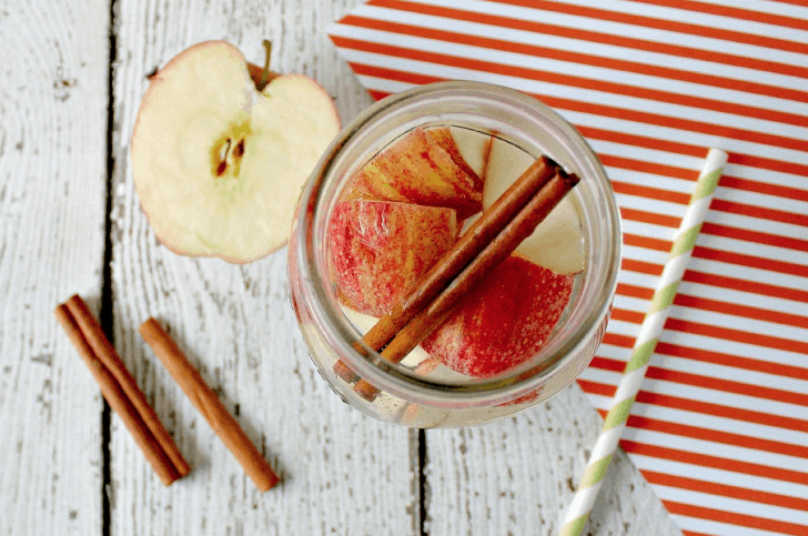 Apple Cinnamon Detox Water is a refreshing way to stay hydrated this Summer. Check out this recipe and 16 other Flavored Water Recipes by clicking the link! | We Three Shanes