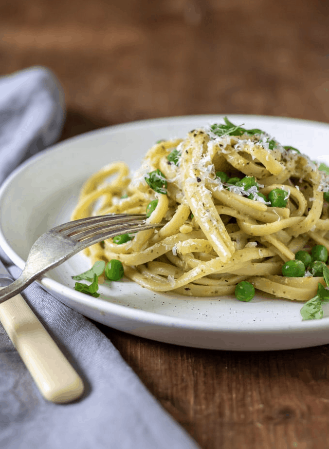 Pasta with peas is a tasty one-pot, 10 minute meal that's bursting with fresh taste! | We Three Shanes