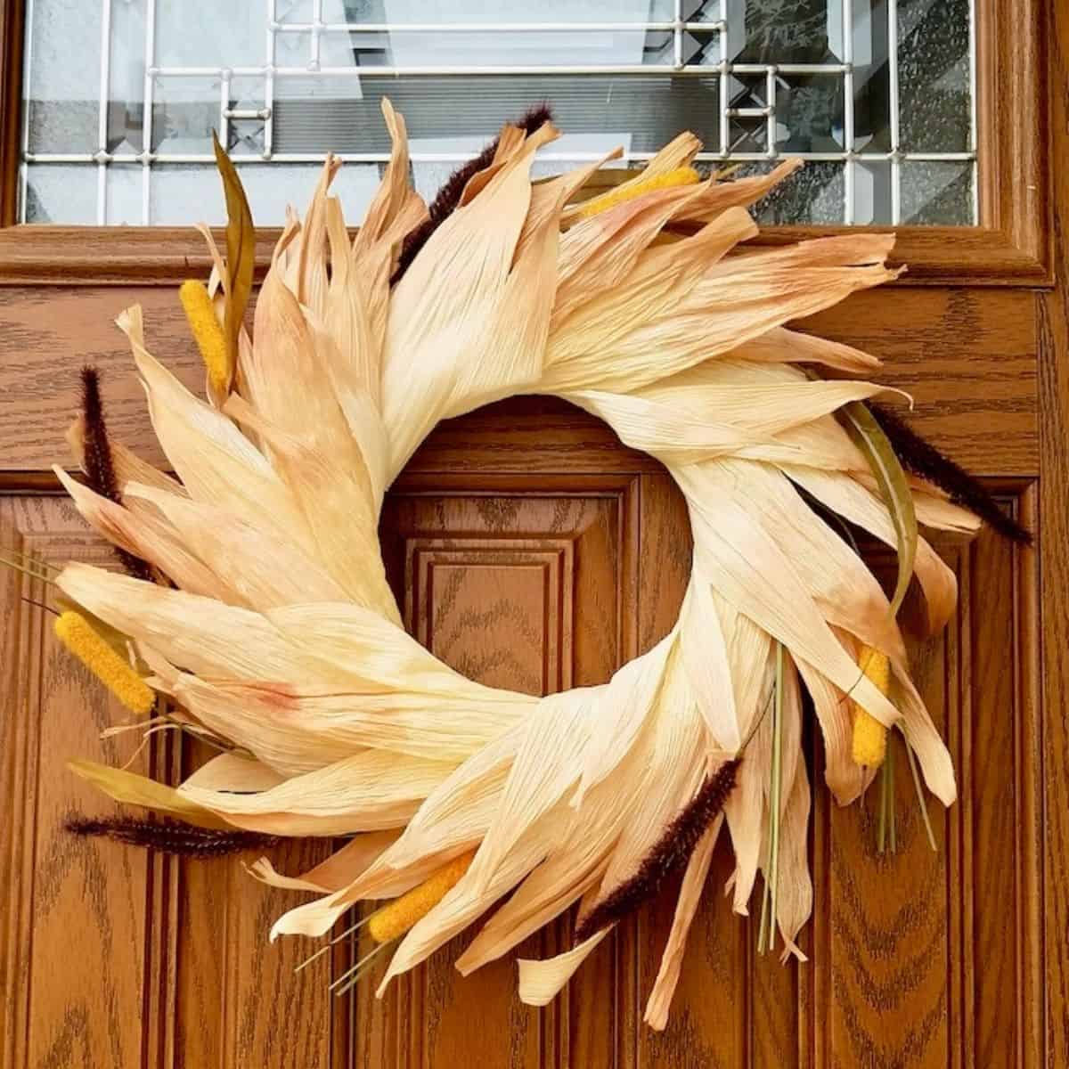 How to Make a Colorful Corn Husk Wreath