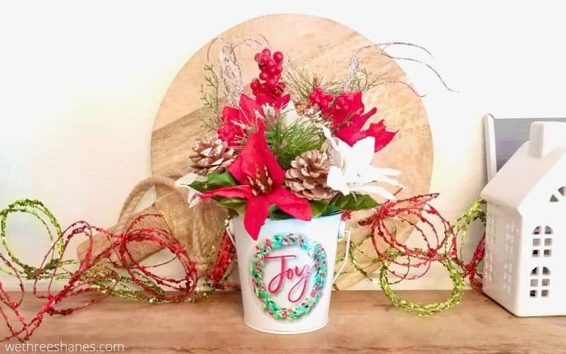 How to Make a Simple Christmas Floral Arrangement