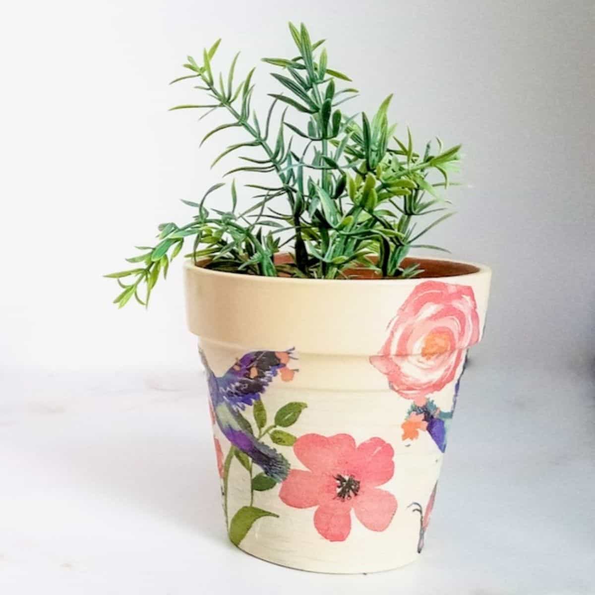 How to Decoupage Terra Cotta Pots With Napkins